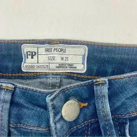 NWT Free People Women’s Raw Hem Cropped Jeans Blue Size 25 - Picture 10 of 12